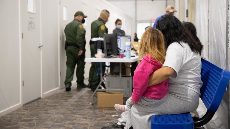 米・メキシコ国境の施設に収容中の同伴者のいない子どもの数が、集計の公開後で最多に/Jaime Rodriguez Sr/U.S. Customs and Border Protection