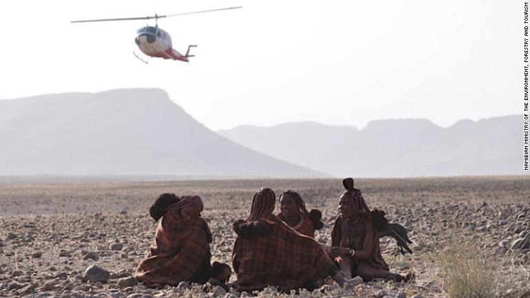 空輸を使えば、ケニア北部クネネ州のように、陸路でたどり着くのが難しい遠隔地にもサイを輸送できる/Namibian Ministry of the Environment, Forestry and Tourism