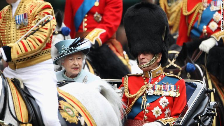 毎年行われる英歩兵連隊の伝統式典に参加＝２０１１年６月/Dan Kitwood/Getty Images