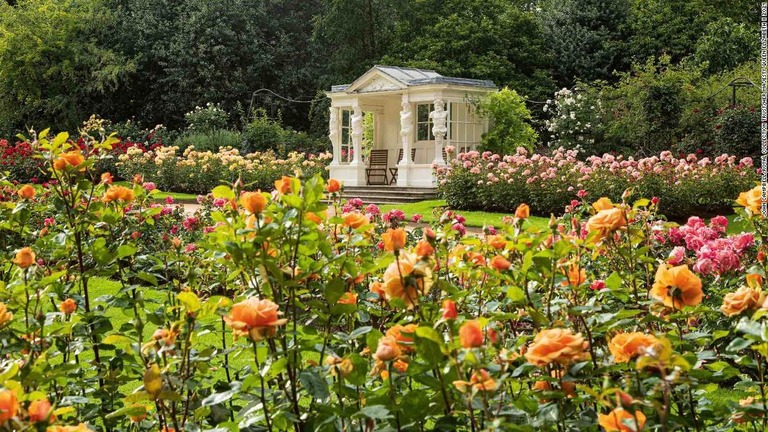 ガイド付きの庭園ツアーでバラ園と別荘を見ることができる/John Campbell/Royal Collection Trust/Her Majesty Queen Elizabeth II 2021
