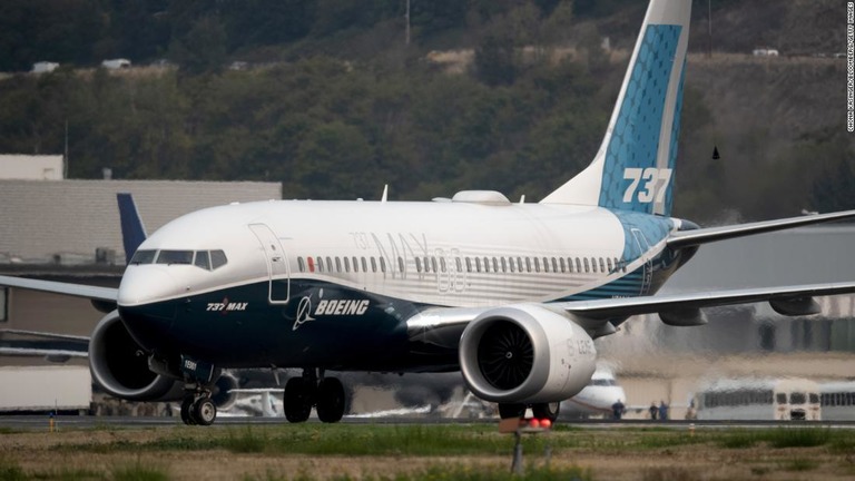 米ボーイングが、７３７ＭＡＸ機の電気系統に新たな不具合が見つかったと報告した/Chona Kasinger/Bloomberg/Getty Images