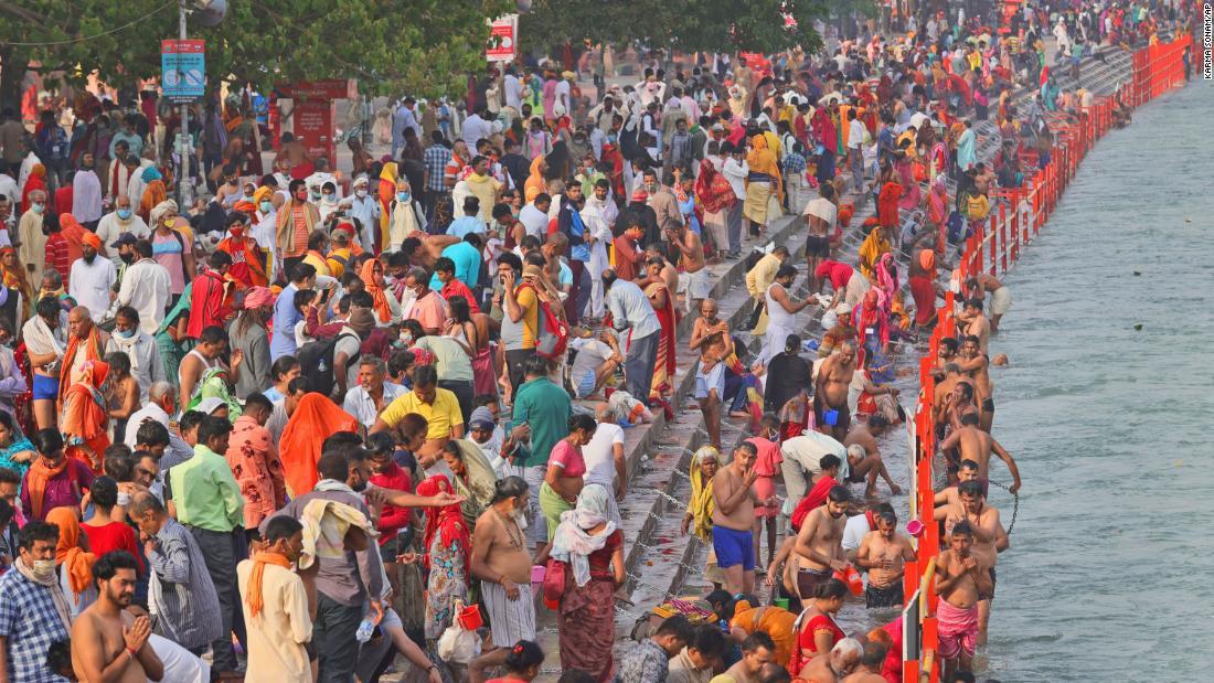 Cnn Co Jp インド北部のヒンドゥー教聖地 大祭で巡礼者が殺到 1 2