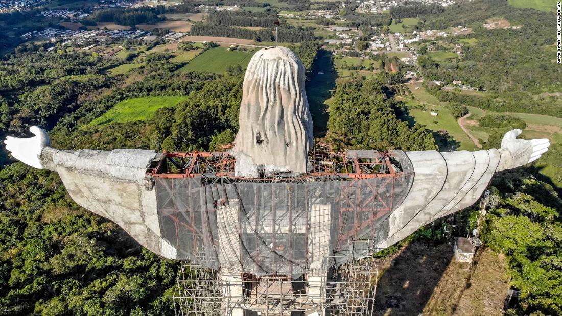 リオのシンボルのキリスト像より約４．９メートル高くなる。/SILVIO AVILA/AFP/Getty Images