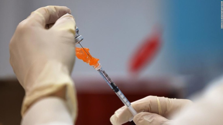 ワクチン接種後の感染者は６０歳以上が４０％あまりを占めるという/Michael M. Santiago/Getty Images 
