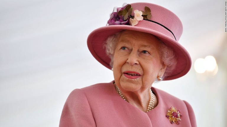 英エリザベス女王＝２０２０年１０月、英イングランド南部ソールズベリー近郊/Benn Stansall/Pool/AFP/Getty Images