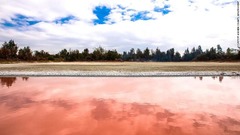 ピンクの湖「粉紅湖」など自然の資源にも恵まれている