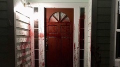 住宅にブタの血ぶちまけ、弁護側証人の専門家が過去に居住　米国人男性死亡事件