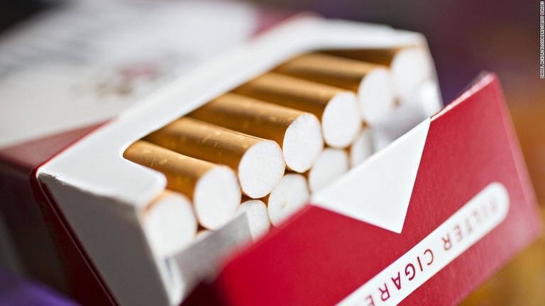 米政権がたばこメーカーに対してニコチン含有量の引き下げを義務付ける規制強化を検討中と報じられた/Daniel Acker/Bloomberg/Getty Images