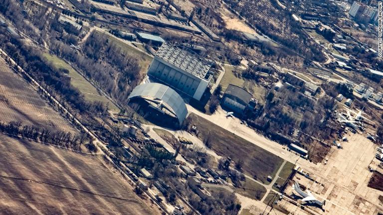 以前チェルノブイリ上空を飛んだ写真には巨大貨物機Ａｎ－２２５が写る/Courtesy Vladimir Balenky