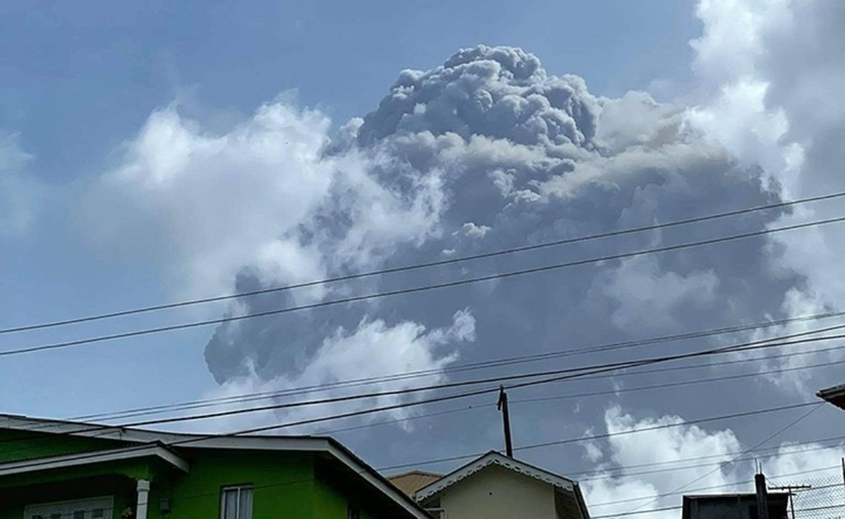 セントビンセント・グレナディーンのスフリエール火山は今月９日に噴火した/Zen Punnett/AFP/Getty Images