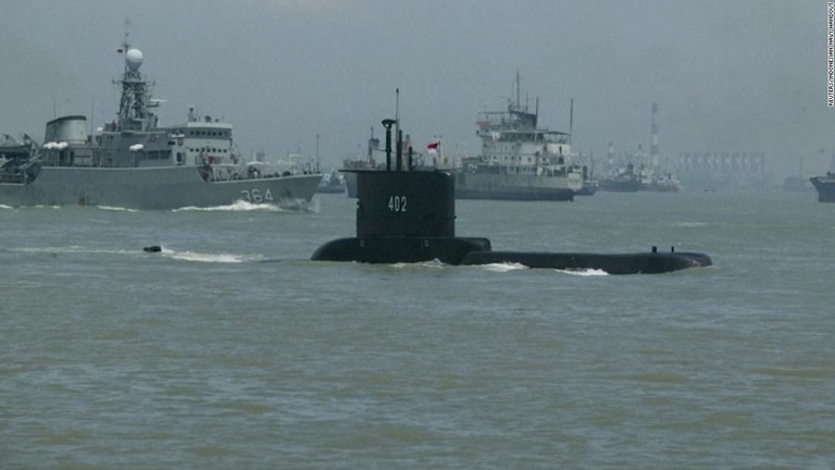 インドネシア軍が２１日に公開した潜水艦「ＫＲＩナンガラ４０２」の画像。撮影日時は不明/Reuters/Indonesian Navy Handout