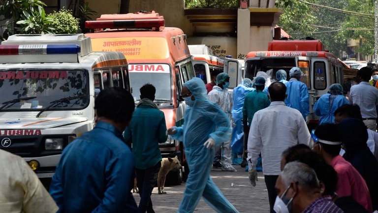 インドで新型コロナウイルスの１日当たりの新規感染者数が３日連続で世界最多を更新した/Sanjeev Verma/Hindustan Times/Getty Images