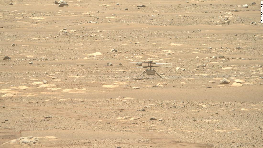 パーサビアランスのカメラの画像からヘリコプターが無事に火星表面に接地していることがわかる/NASA/JPL-Caltech/ASU