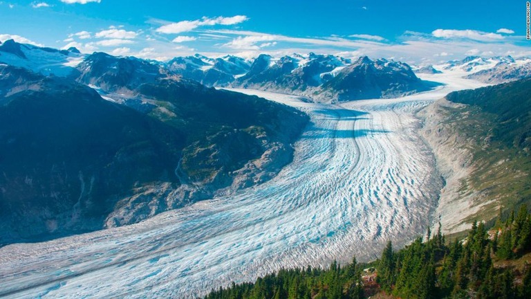 カナダ・ブリティッシュコロンビア州にあるクリナクリーニ氷河（２０１７年９月撮影）/Brian Menounos/AP
