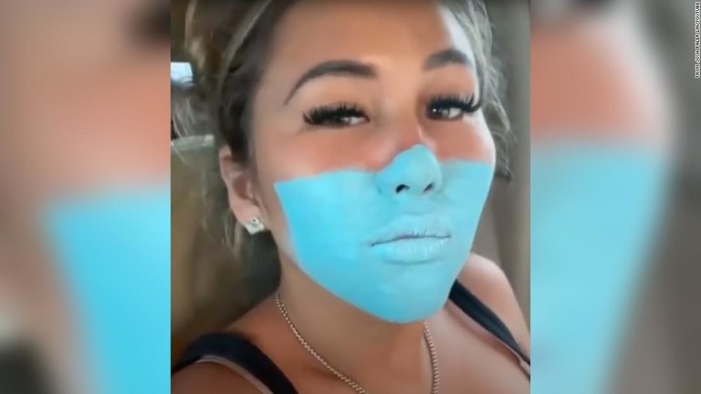 顔にマスクのペイントを塗って店舗に入ったユーチューバー２人が国外退去処分に/From Josh Paler Lin/YouTube