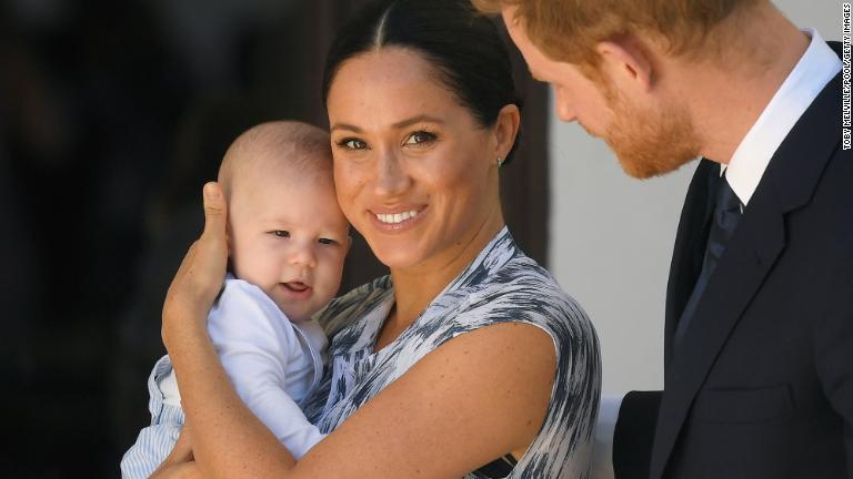 ヘンリー王子夫妻と長男のアーチーくん＝２０１９年/Toby Melville/Pool/Getty Images