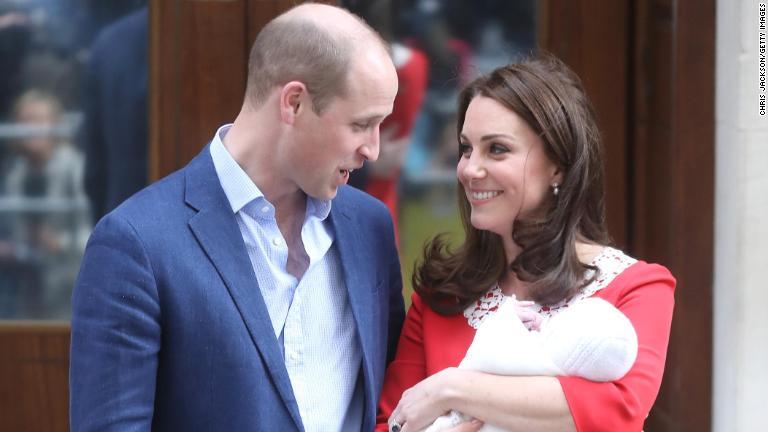 ウィリアム王子夫妻とルイ王子＝２０１８年/Chris Jackson/Getty Images