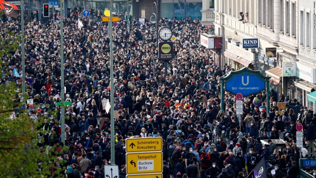 主催者は２万人以上がデモに参加したと発表/Maja Hitij/Getty Images