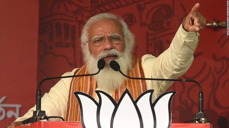 集会で演説を行うインドのモディ首相＝４月１２日、インドの北２４​パルガナー県/Samir Jana/Hindustan Times/Getty Images