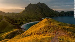 コモド島とリンチャ島の間にあるパダール島の丘から眺める景色