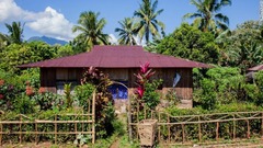 ラブアンバジョの南東４０キロほどのところにある村の伝統的な家屋