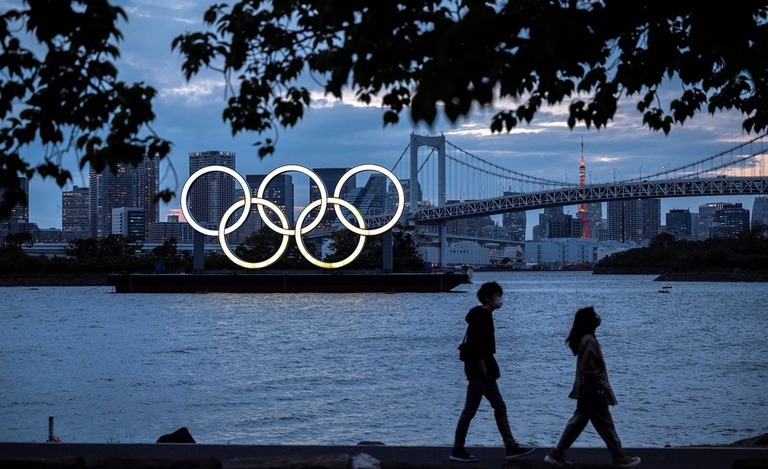 ファイザーとビオンテックが、東京五輪に出場する選手向けにワクチンを寄贈する/Charly Triballeau/AFP/Getty Images