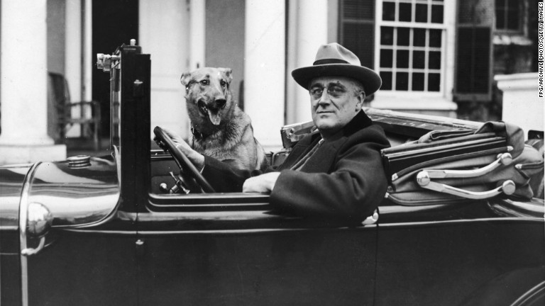 ルーズベルト大統領と愛犬の「メージャー」＝１９３０年代半ば/FPG/Archive Photos/Getty Images