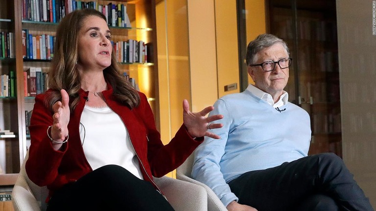 先ごろ離婚を発表した米マイクロソフト創業者のビル・ゲイツ氏とメリンダ元夫人/Elaine Thompson/AP/FILE