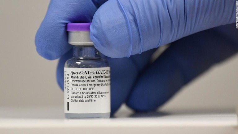 誤ってワクチン６回分を接種されたイタリアの女性が病院での経過観察後に退院した/Justin Tallis/Pool/Getty Images