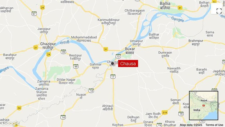 インド東部ビハール州チャウサーで３０体以上の遺体がガンジス川の土手に漂着した/google
