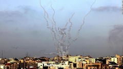 ガザ地区からロケット弾、イスラエルが空爆で反撃