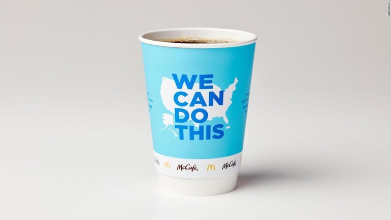 「Ｗｅ　Ｃａｎ　Ｄｏ　Ｔｈｉｓ」と書かれたマクドナルドのコーヒーカップ/McDonald's