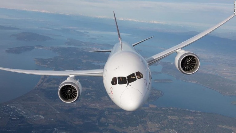 豪州のカンタス航空がスーパームーンの月食を見る便を運行する/Courtesy Qantas