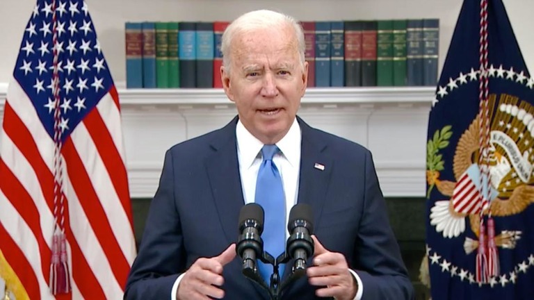 サイバー攻撃について「パニックにならないで」と米国民に呼びかけるバイデン氏/Pool