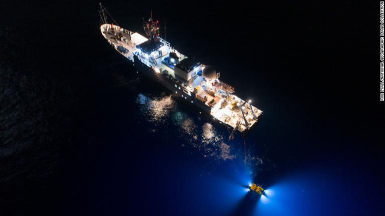 遠隔操作艇（ＲＯＶ）「ハーキュリーズ」を投入/Rob Lyall/National Geographic Image Collection