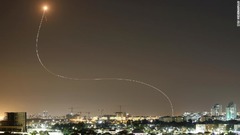 イスラエルの防空システム「アイアンドーム」がロケット弾を迎撃した＝１１日