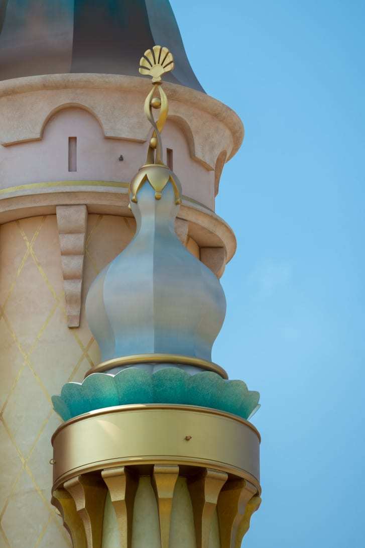 「リトル・マーメイド」のアリエルの塔の上部には黄金の貝殻が/Courtesy Hong Kong Disneyland Resort