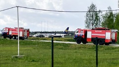 ベラルーシ戦闘機が発進　旅客機が緊急着陸、搭乗の活動家逮捕