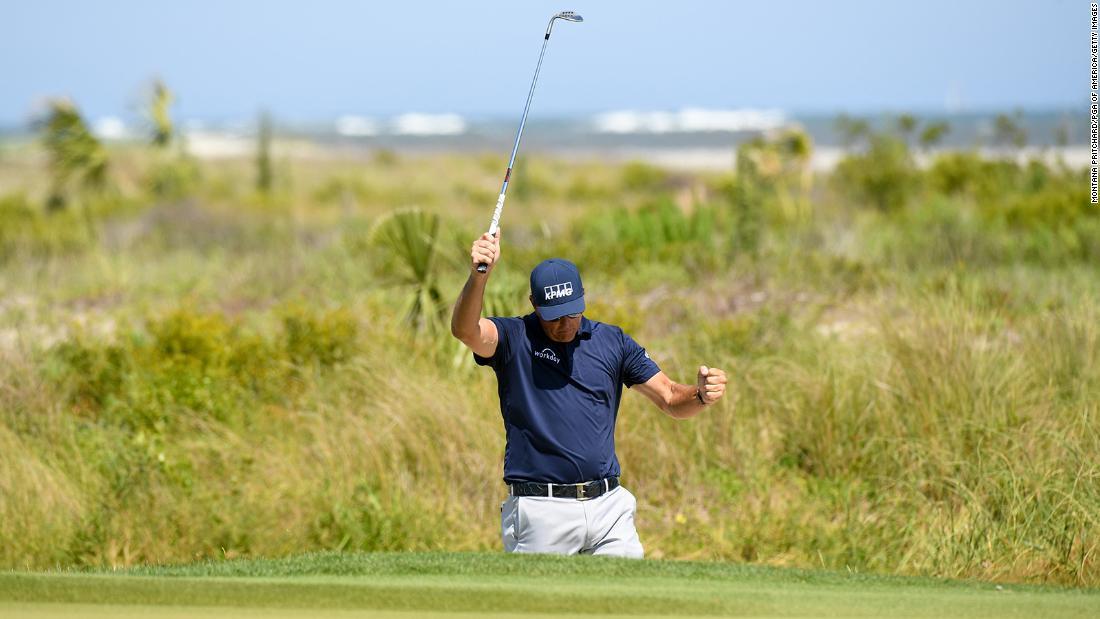 最終日５番ホールではバーディーパットを決めた/Montana Pritchard/PGA of America/Getty Images