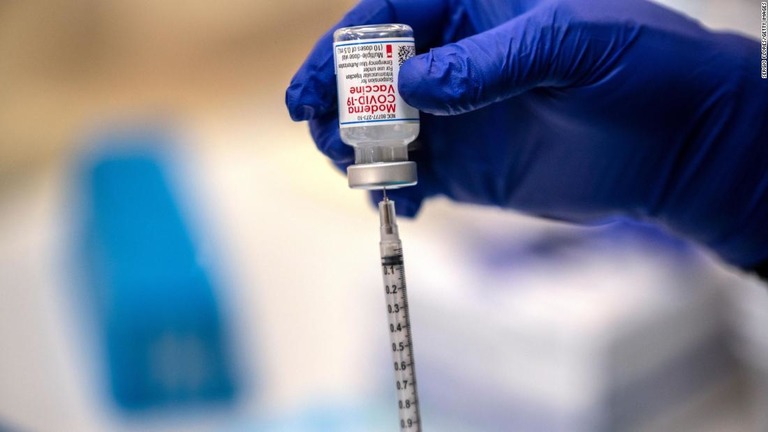 米モデルナが同社製の新型コロナワクチンが青年期の若者にも有効である可能性を発表した/Sergio Flores/Getty Images