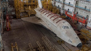 放置されている旧ソ連の宇宙船「ブラン」。写真は２０１０年に撮影