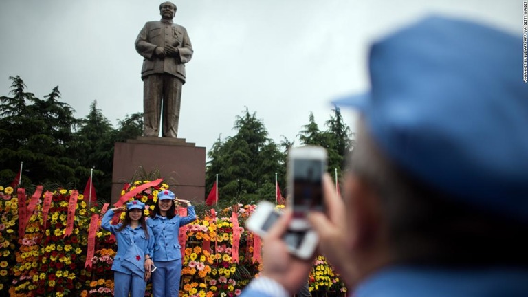 共産党ゆかりの地を訪ねる「紅色旅遊（レッドツーリズム）」は近年人気が拡大している/JOHANNES EISELE/AFP/AFP via Getty Images
