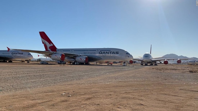 米カリフォルニア州ビクタービルの飛行場に駐機するカンタス航空Ａ３８０/Qantas
