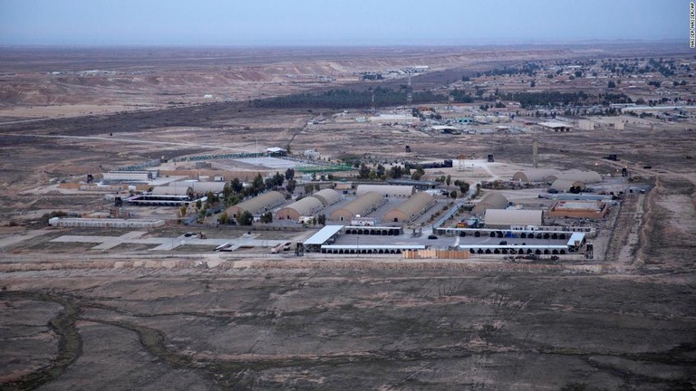 米軍と有志連合軍が駐留するアサド空軍基地＝２０１９年/Nasser Nasser/AP