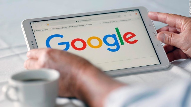 米グーグルは、オンライン広告をめぐって競争を阻害したとして、２億２０００万ユーロ（約２９０億円）の制裁金が科された/Chesnot/Getty Images