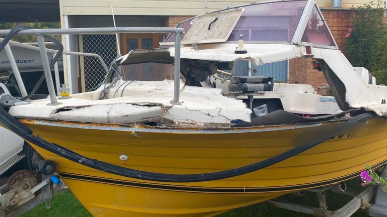損傷したボート/NSW Police