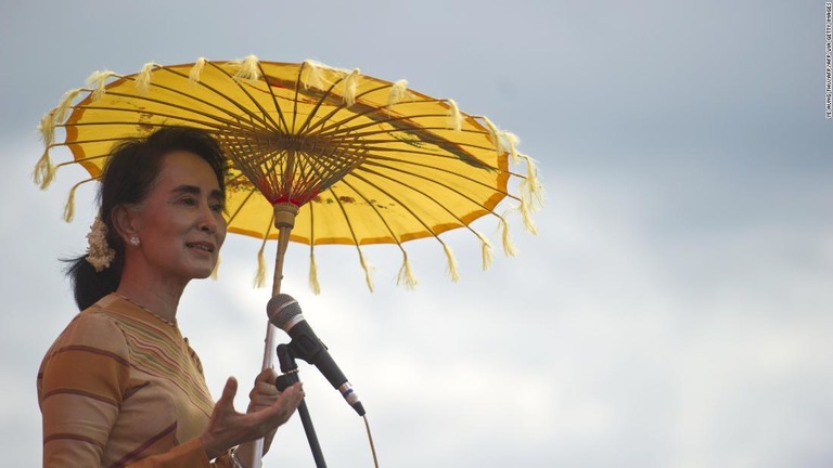 有権者への遊説を行うアウンサンスーチー氏＝２０１５年９月５日ミャンマー・シャン州/YE AUNG THU/AFP/AFP via Getty Images