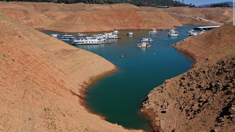 米カリフォルニア州で２番目に大きい貯水池のオーロビル湖/JUSTIN SULLIVAN/GETTY IMAGES