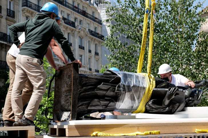 独立記念日の後、銅像はワシントンのフランス大使公邸に建てられる。その日はバスチーユ監獄襲撃のあった７月１４日だ/CMA CGM Group