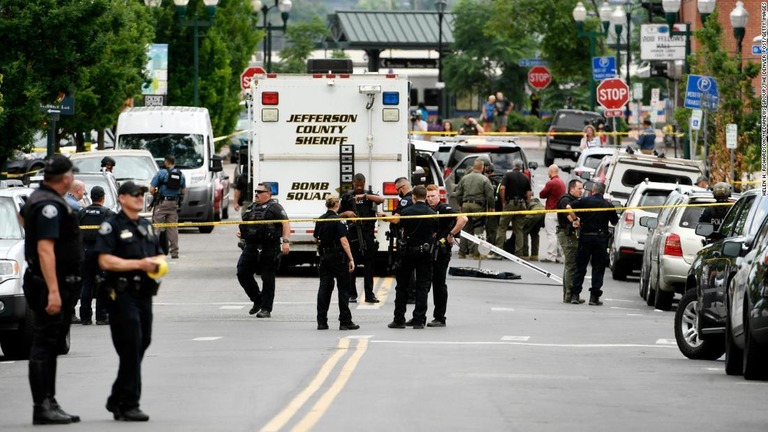 米西部コロラド州で起きた銃撃事件について、警官を狙った犯行との見方が示された/Helen H. Richardson/MediaNews Group/The Denver Post/Getty Images